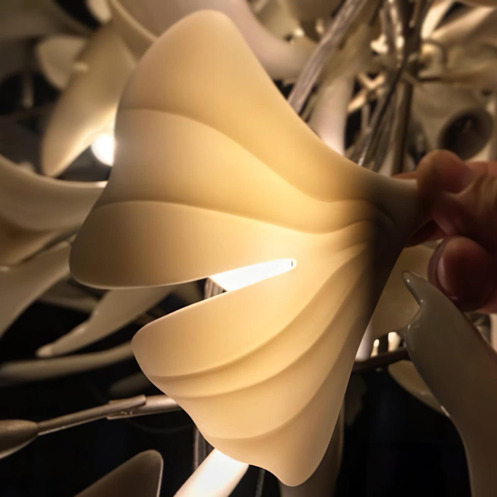Lineární ručně odlévaný porcelánový lustr Ginkgo