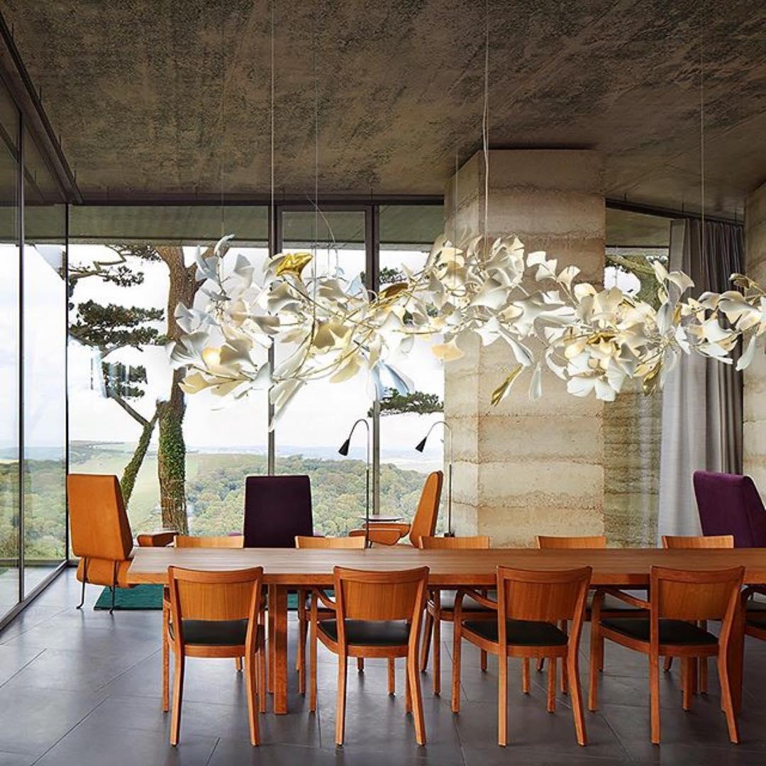 Lineární ručně odlévaný porcelánový lustr Ginkgo