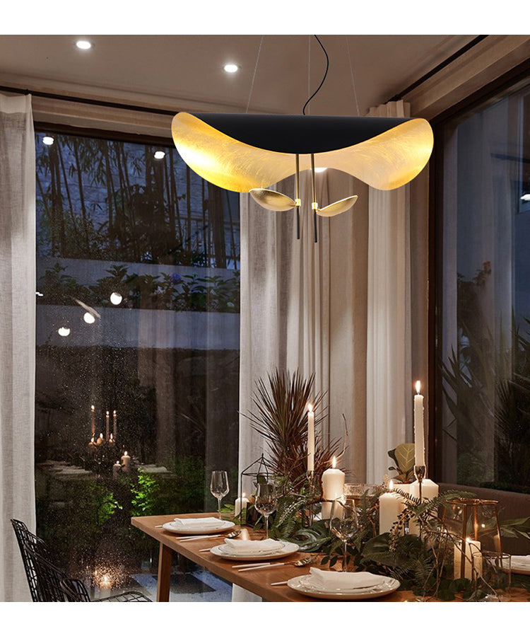 Závěsné svítidlo Giorgio — zakřivené diskové stínidlo, design s jednou linií