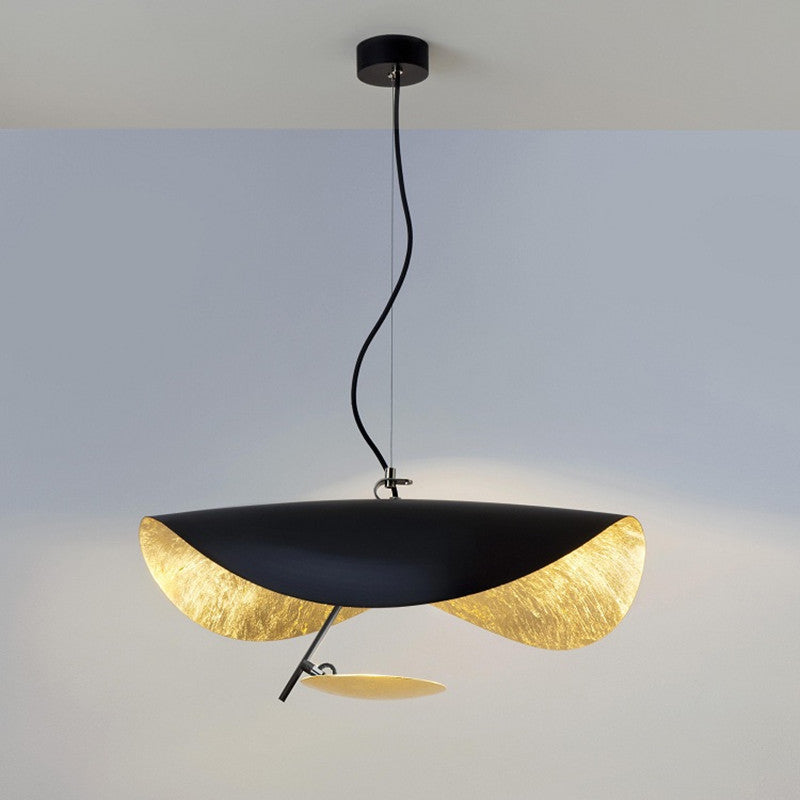 Závěsné svítidlo Giorgio — zakřivené diskové stínidlo, design s jednou linií