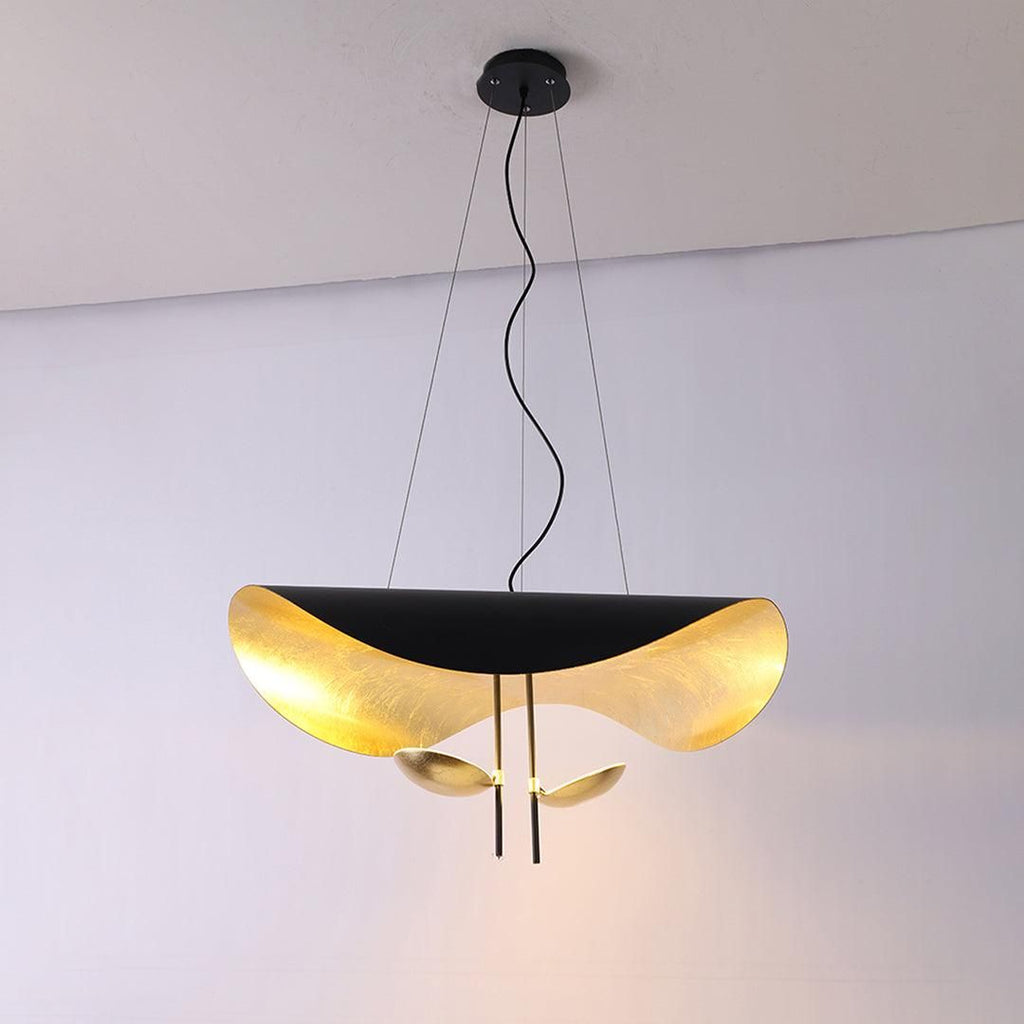 Závěsné svítidlo Giorgio — zakřivené diskové stínidlo, design s jednou linií