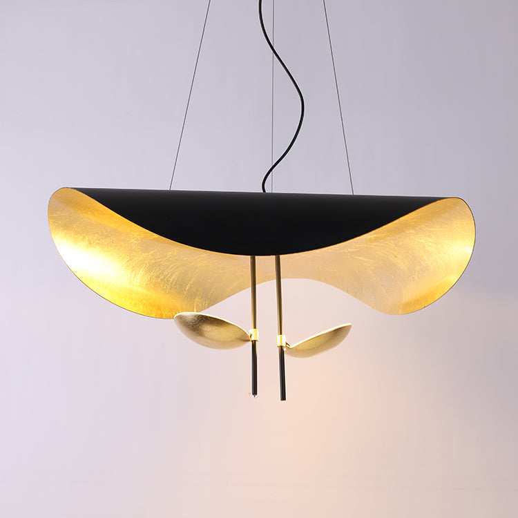 Závěsné svítidlo Giorgio — zakřivené diskové stínidlo, design s jednou linií