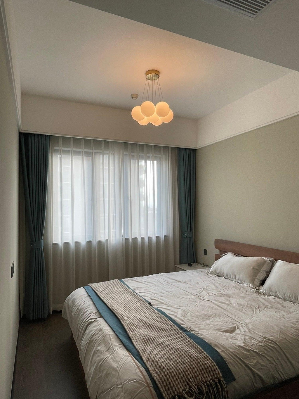 Contemporary Glass Cluster Ceiling Chandelier
