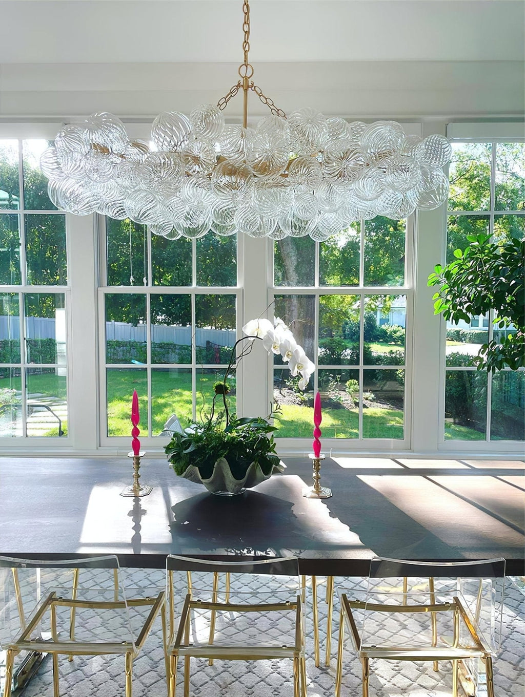 Aurora moderne boblelysekrone i glas — klare kugler i rillet glas, guldkæde og -base