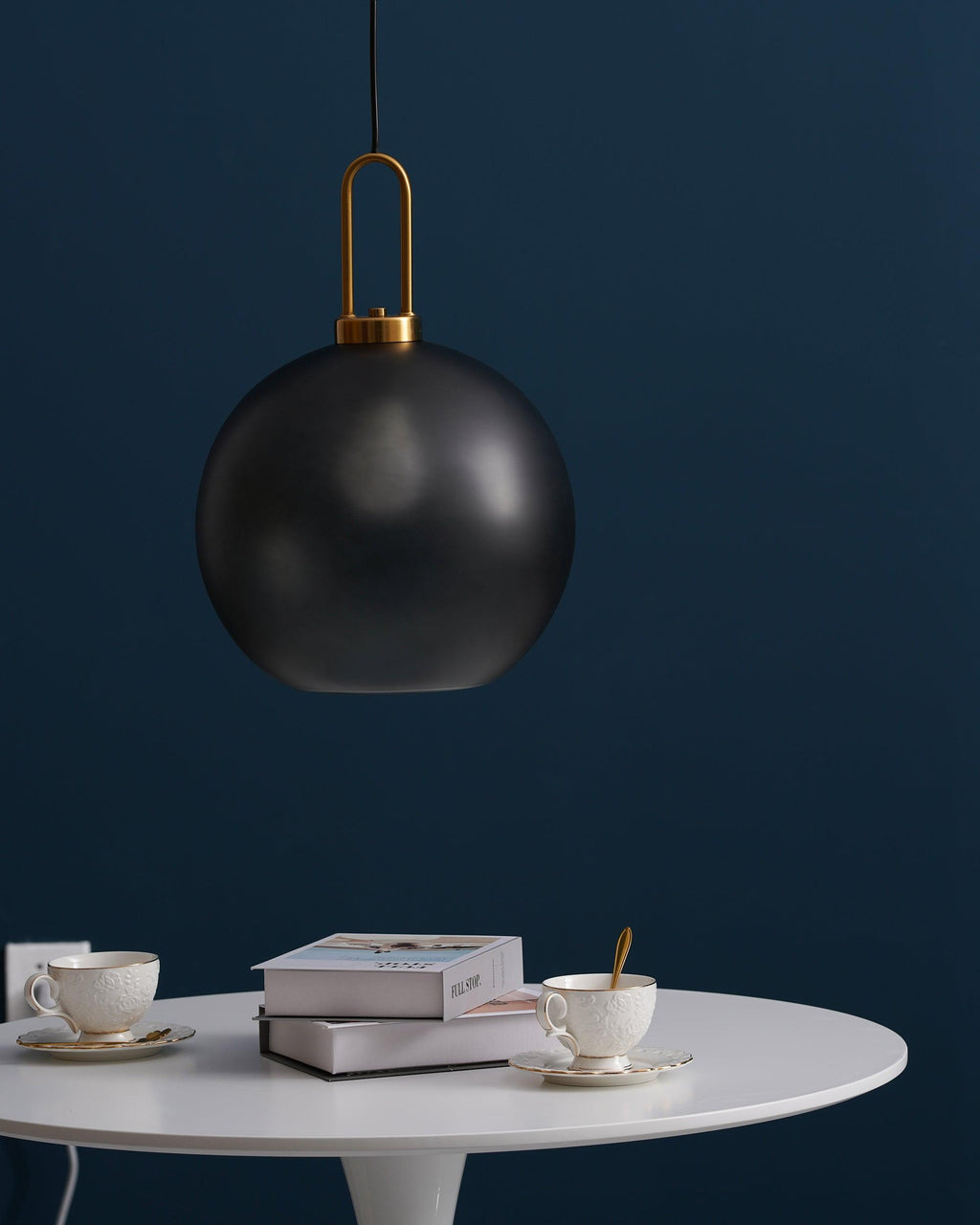 Pendellampe i glas med swag-ledning