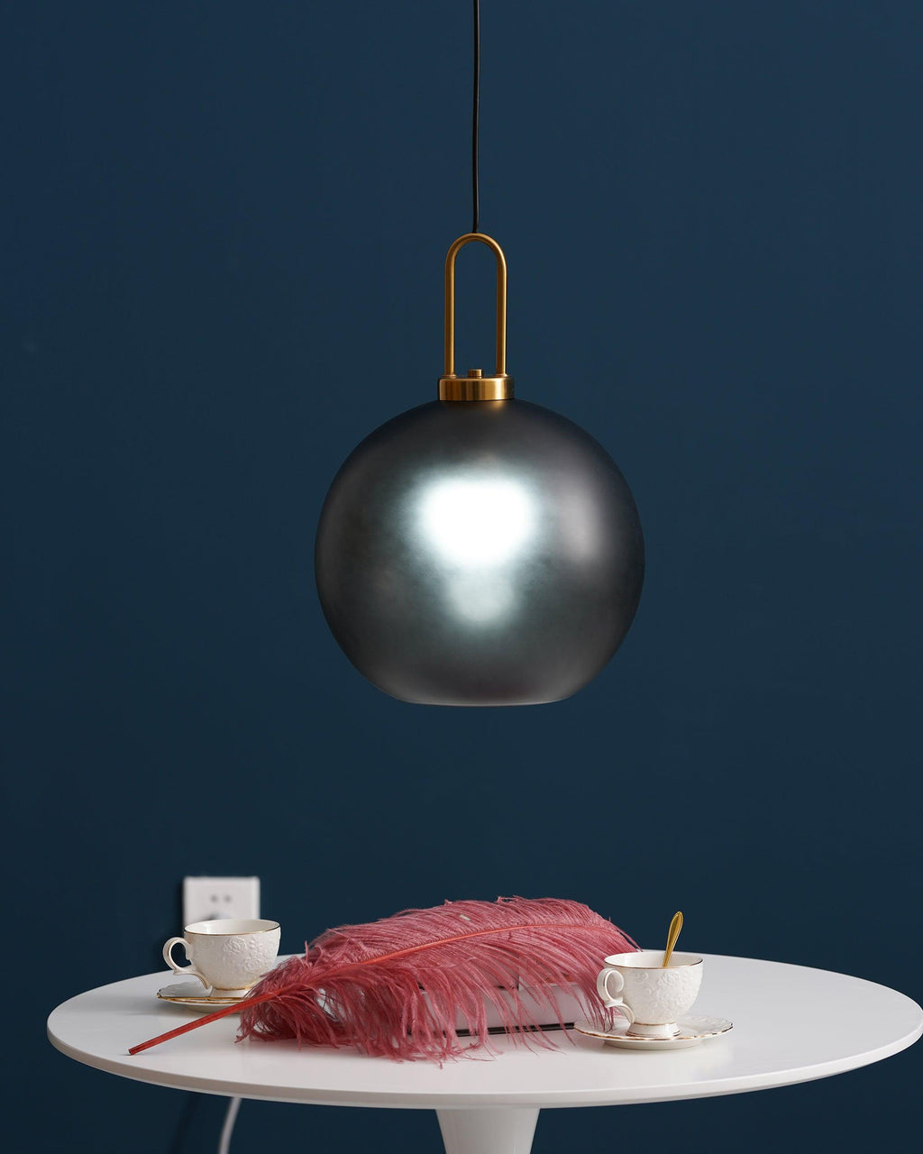 Pendellampe i glas med swag-ledning