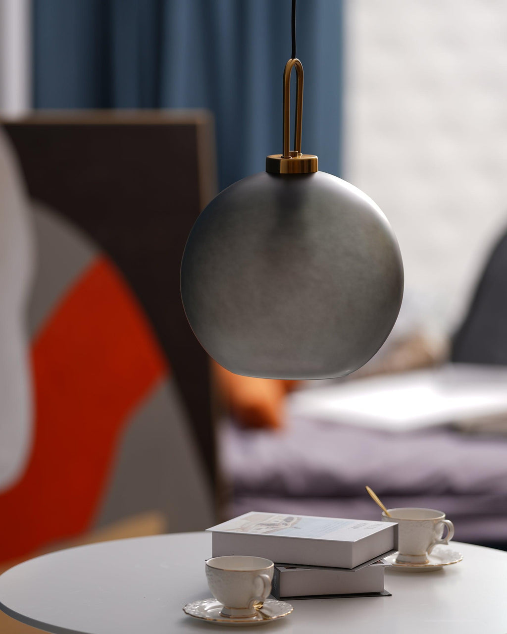 Pendellampe i glas med swag-ledning