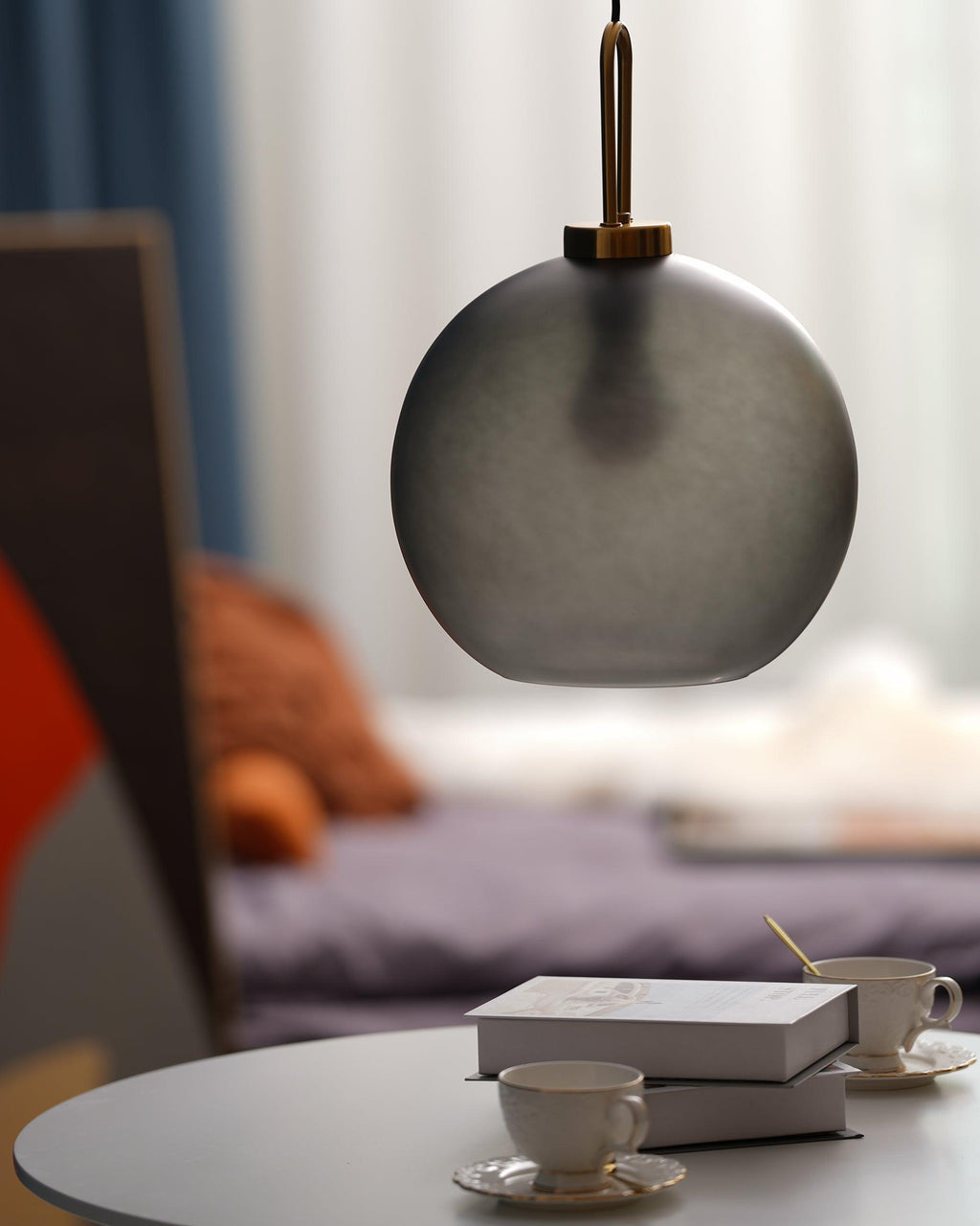 Pendellampe i glas med swag-ledning