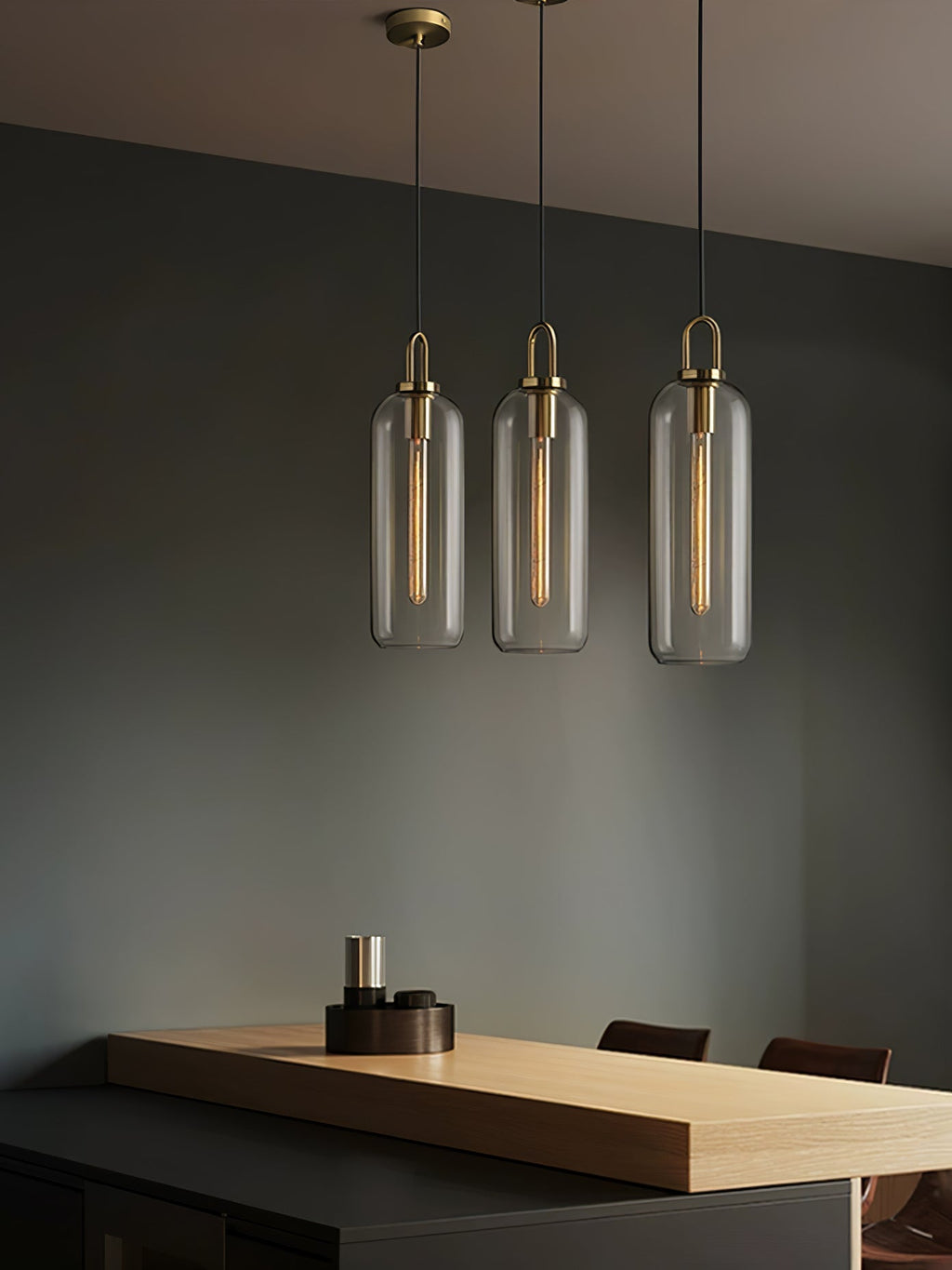 Pendellampe i glas med swag-ledning