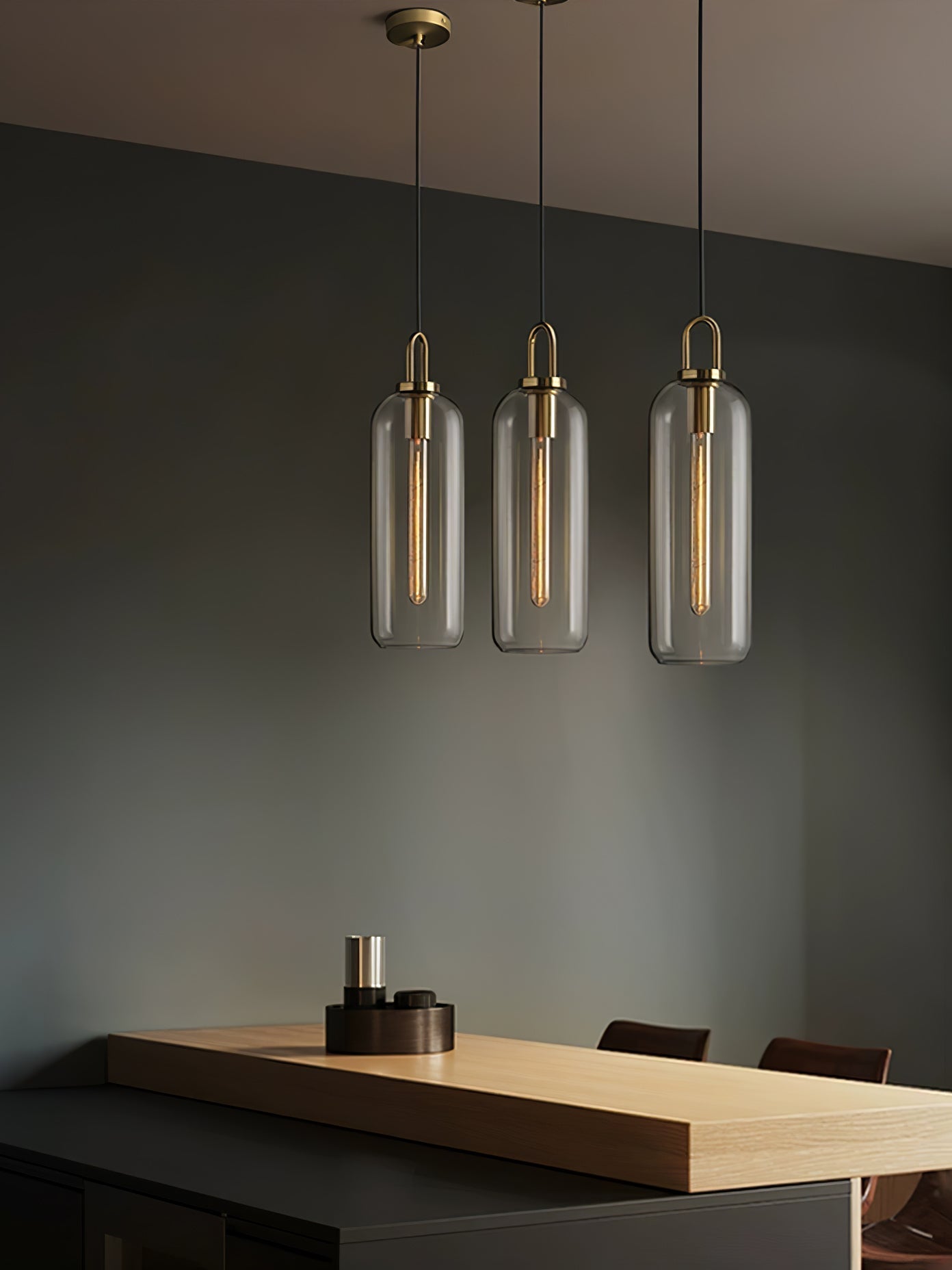 Pendellampe i glas med swag-ledning