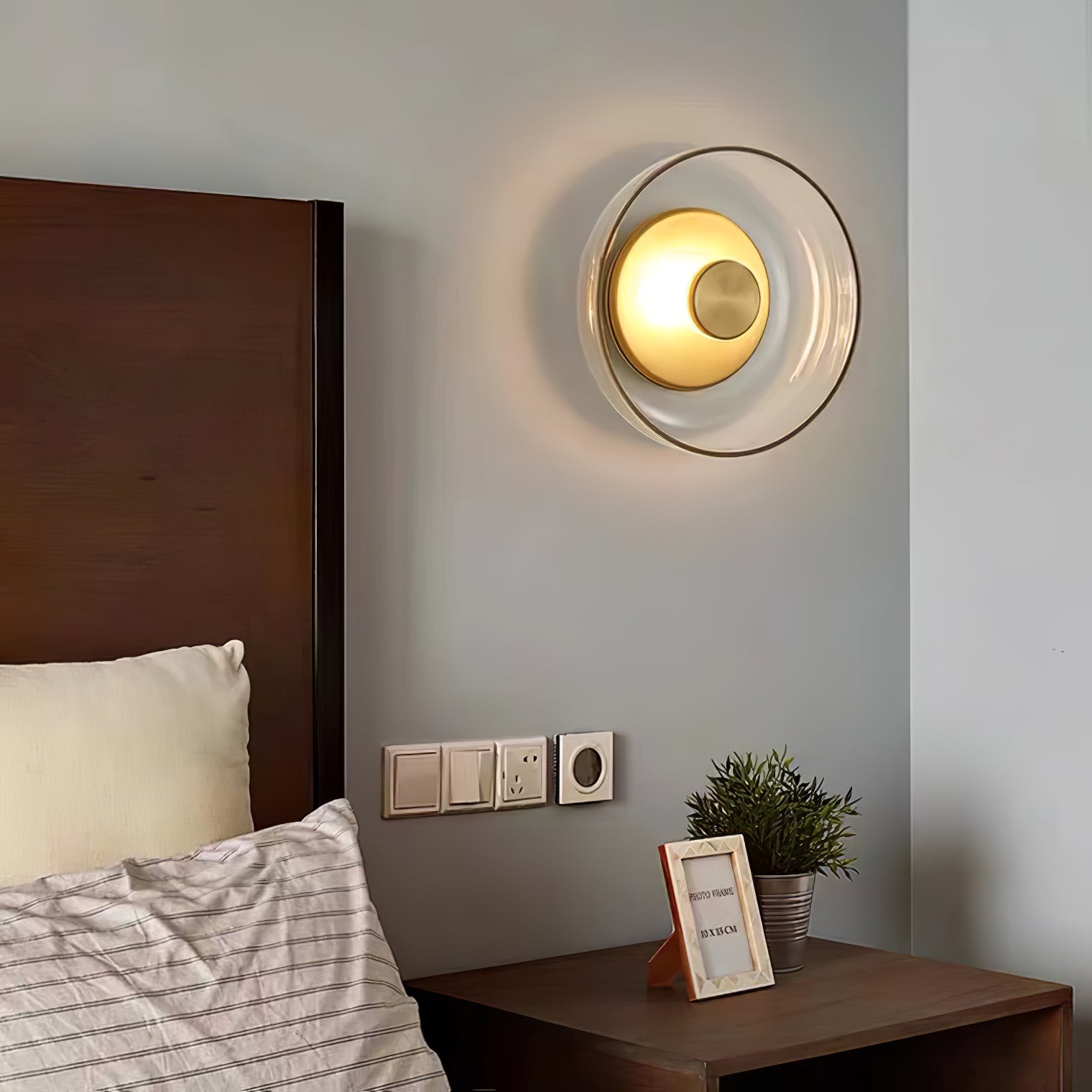 Glimmera rund væglampe — 9″ diameter, slankt design