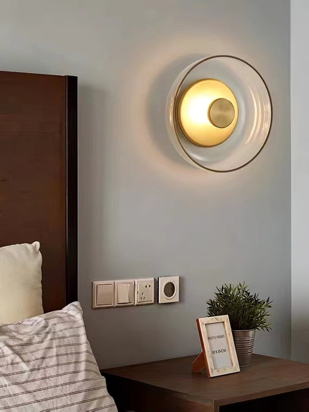 Glimmera rund væglampe — 9″ diameter, slankt design