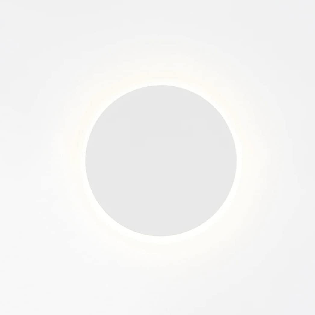 مصباح حائط Gossa — إضاءة هالة سفلية، أبيض ونحاسي
