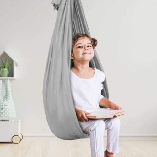 Terapeutická houpačka CalmSense pro děti zmírňuje nadměrnou stimulaci a podporuje smyslovou rovnováhu