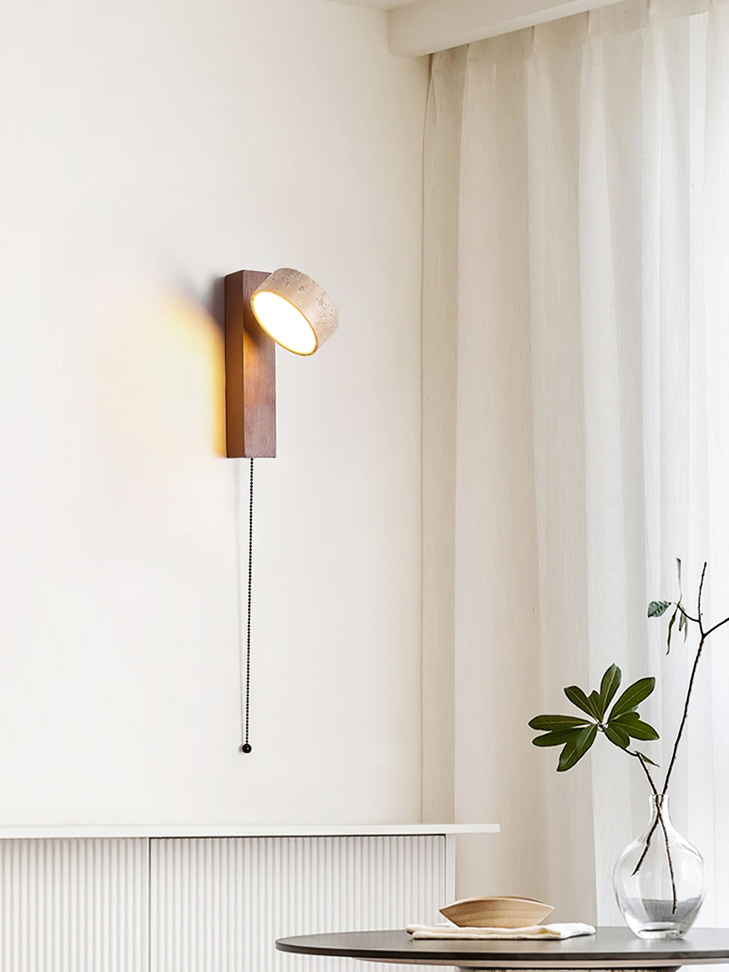 Moderní nástěnné svítidlo Grove Beam — minimalistický design, přímé světlo směřující dolů