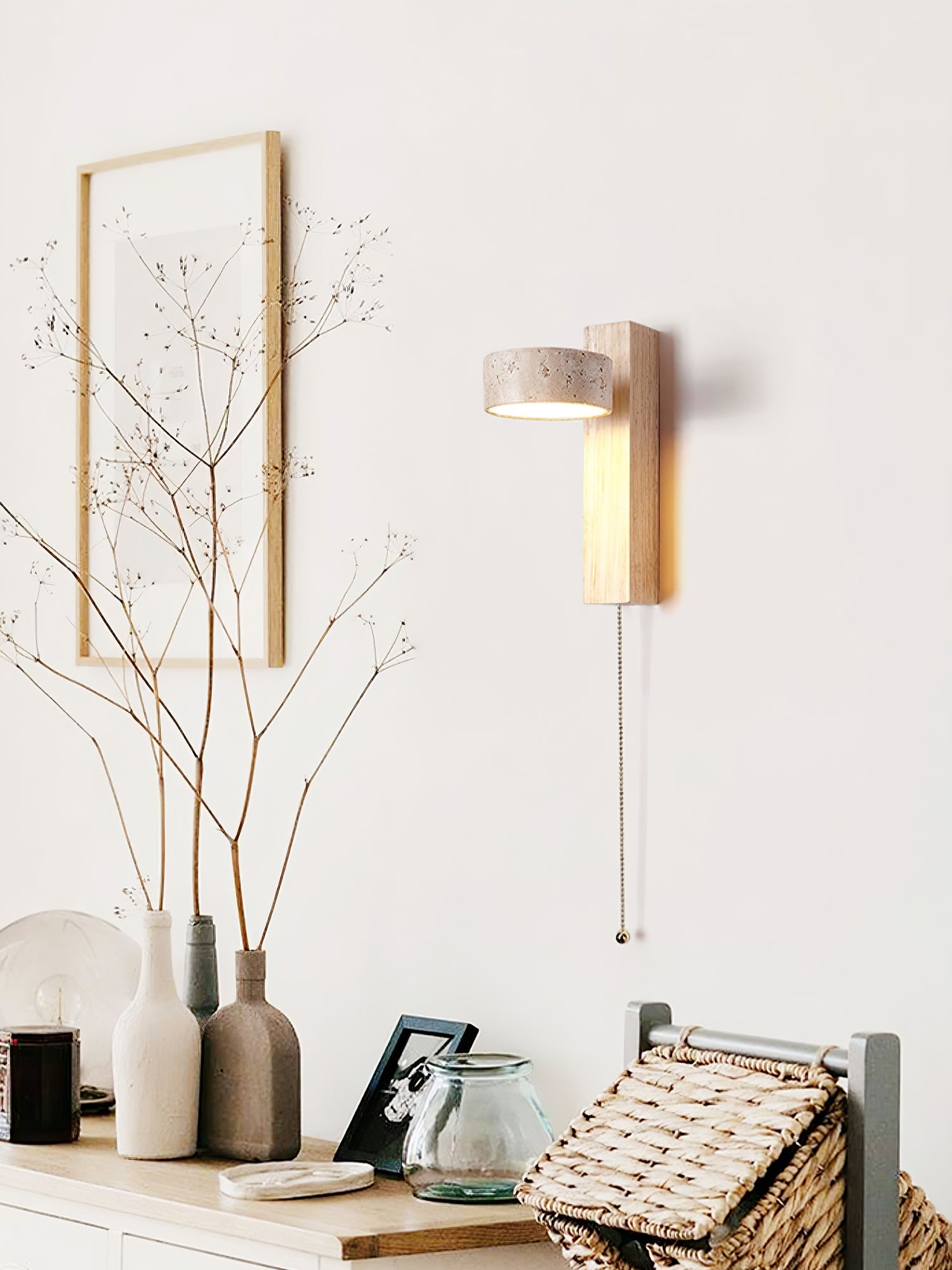 Moderní nástěnné svítidlo Grove Beam — minimalistický design, přímé světlo směřující dolů