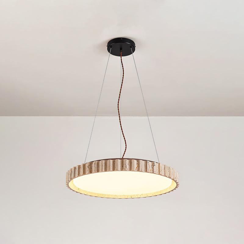 Lampada a sospensione in travertino Wabi-Sabi Grove Circle — LED integrato, dimensioni ridotte D12.6 x H2.8 pollici