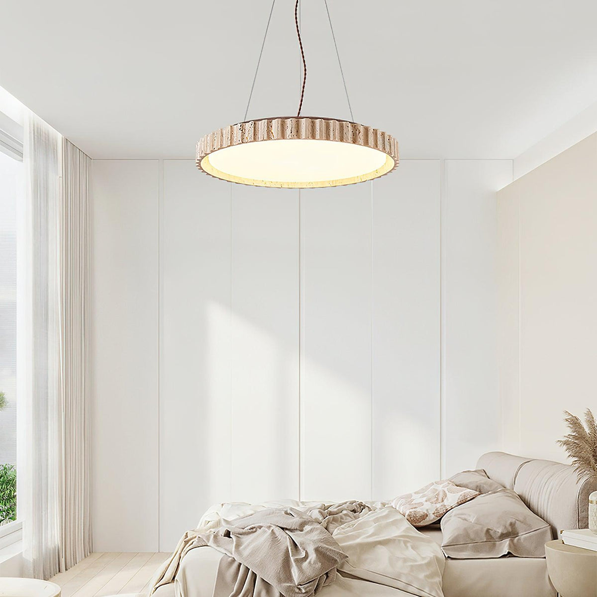 Lampada a sospensione in travertino Wabi-Sabi Grove Circle — LED integrato, dimensioni ridotte D12.6 x H2.8 pollici