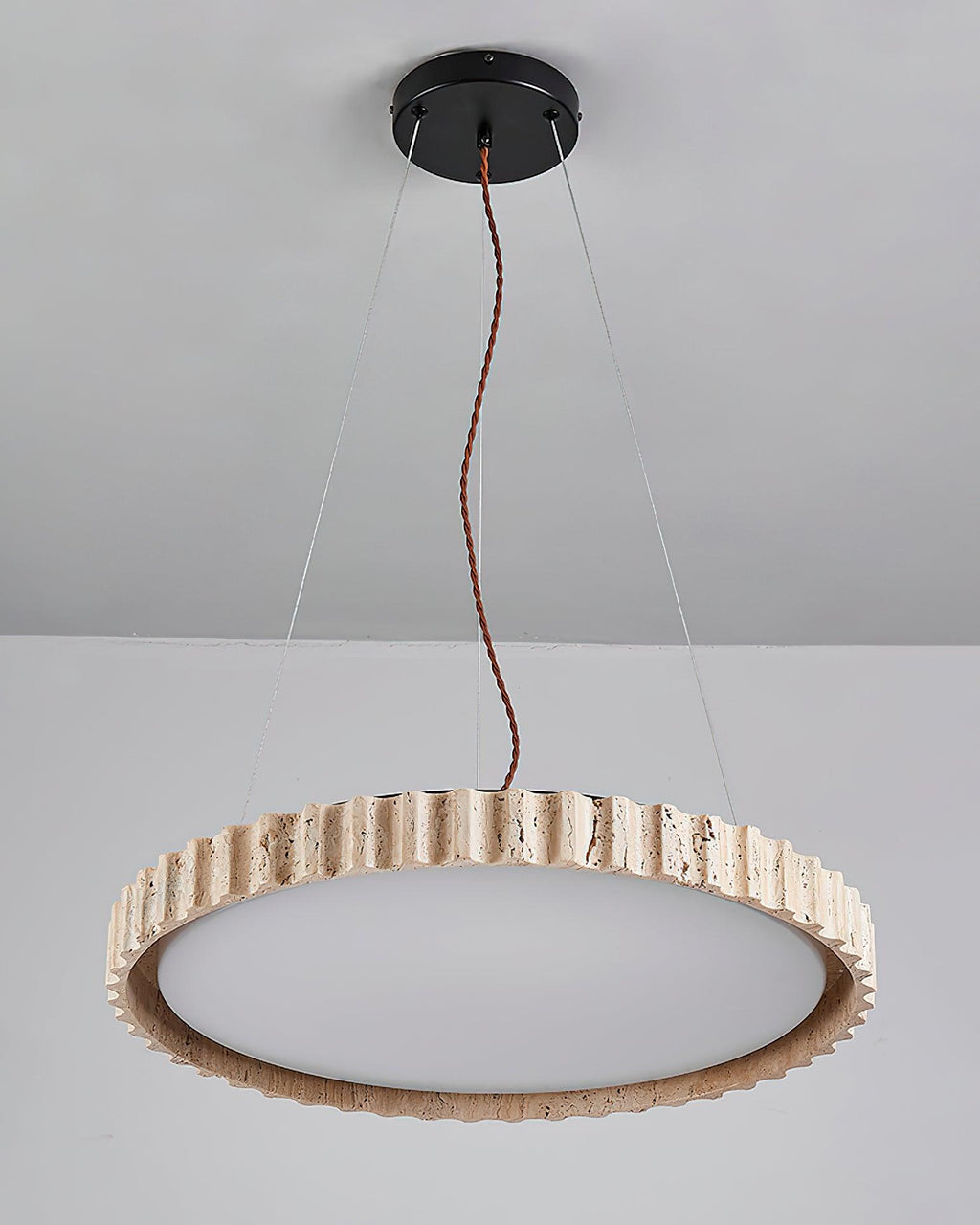 Lampada a sospensione in travertino Wabi-Sabi Grove Circle — LED integrato, dimensioni ridotte D12.6 x H2.8 pollici
