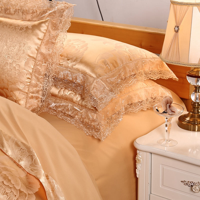 لونارا | طقم غطاء لحاف فاخر من القطن الساتان باللون البني الفضي مع الدانتيل | أورنتلي