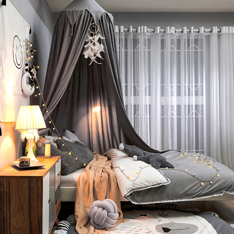 Barnsäng Baldakin med tofsar och volangdetalj - Vit, Rosa och Grå