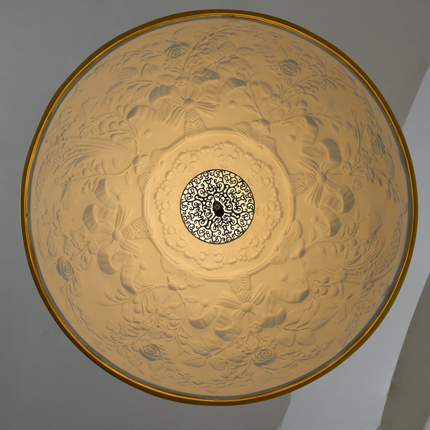 مصباح Hemisfera Dome المعلّق — توهج ناعم ومنتشر