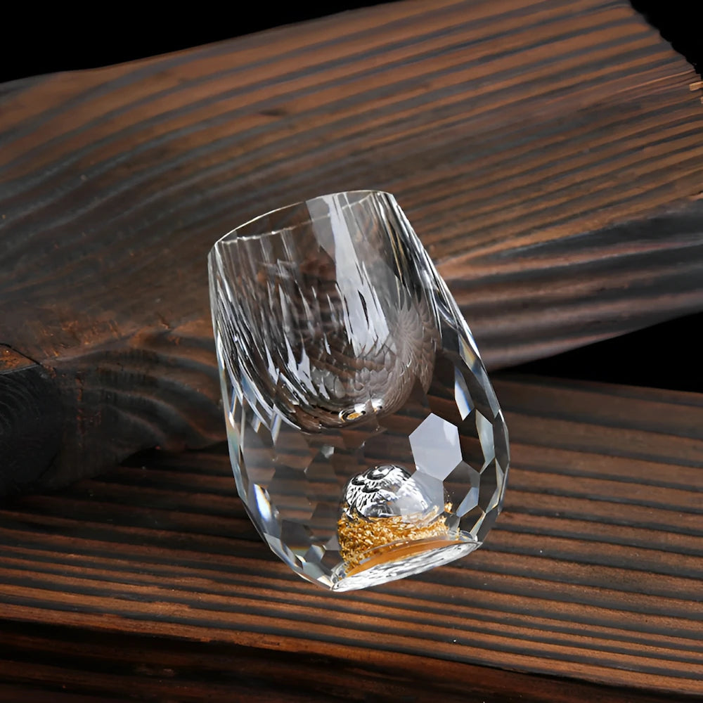 Zestaw 2 ręcznie wykonanych kryształowych szklanek do whisky AurumCrest ze złotymi płatkami