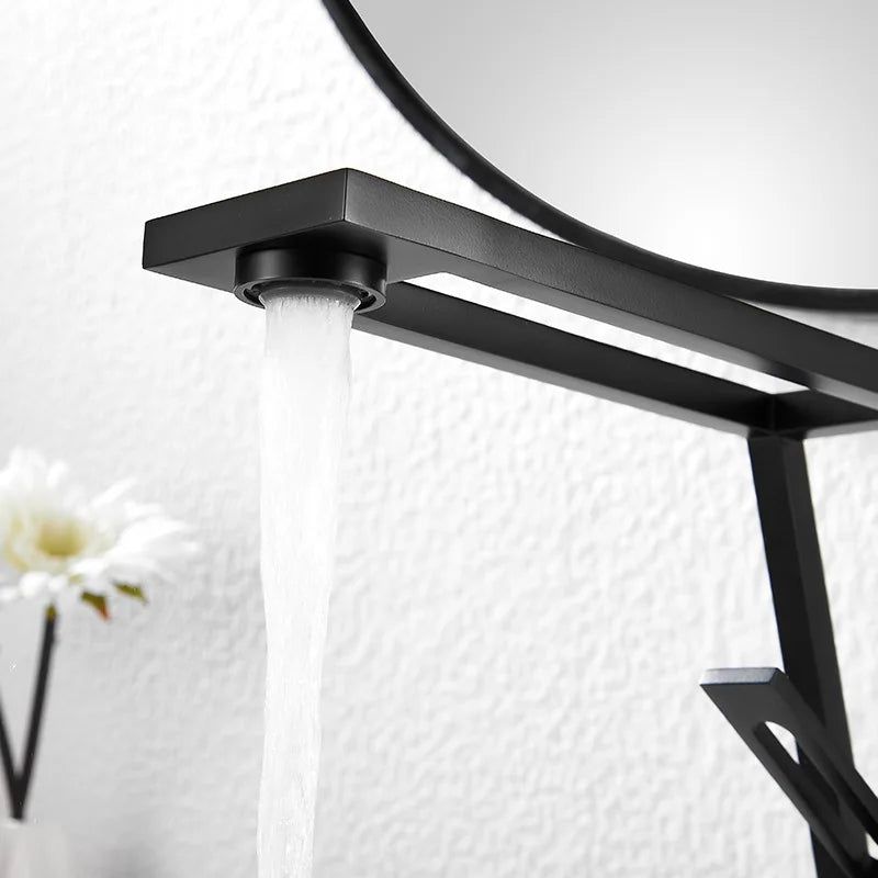 カローラ ホロウ デッキマウント 蛇口 | Orntli