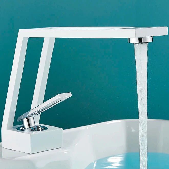 カローラ ホロウ デッキマウント 蛇口 | Orntli