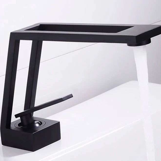 カローラ ホロウ デッキマウント 蛇口 | Orntli