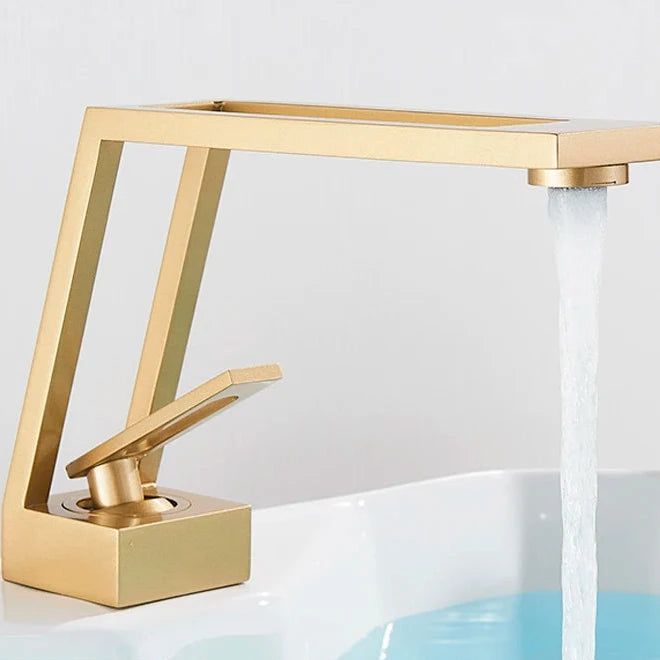 カローラ ホロウ デッキマウント 蛇口 | Orntli