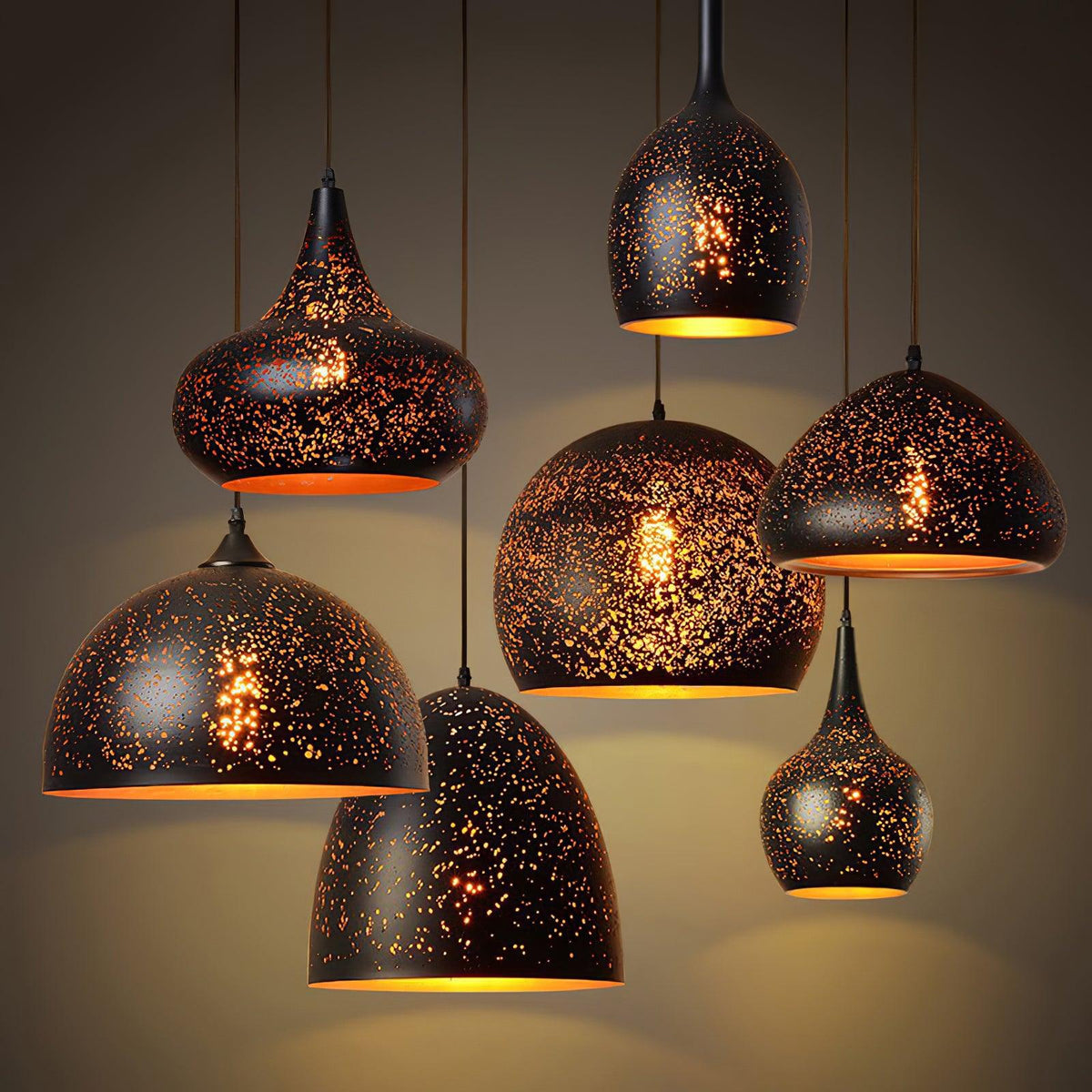 مصباح سولارا المعلّق بطراز صناعي عتيق — تصميم مفرغ ومفتوح