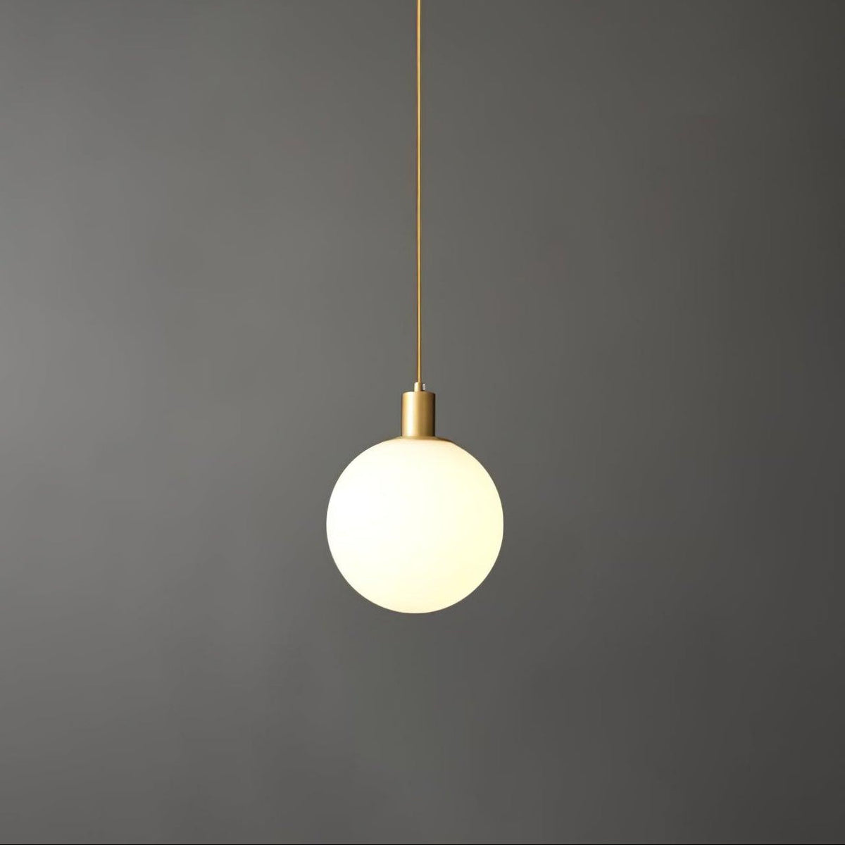 مصباح هولي المعلّق — تصميم تعليق بسيط