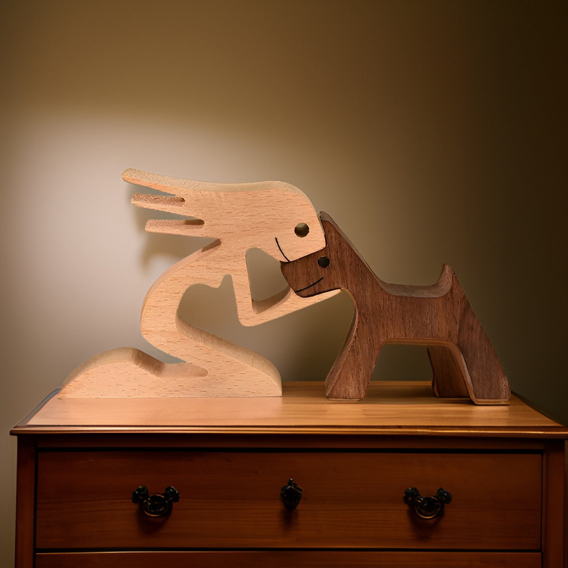 Un lien sincère | Sculpture artisanale en bois de Taavita et d’un humain
