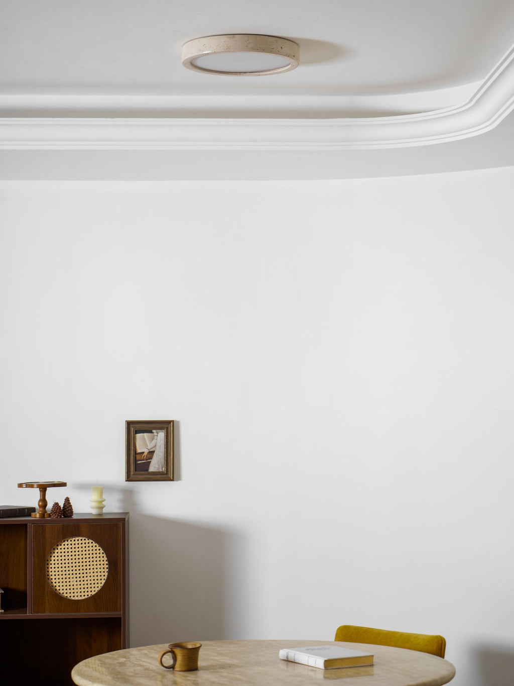 Lampa sufitowa Horizon z trawertynu — ściemnialna Triac, minimalistyczna rama