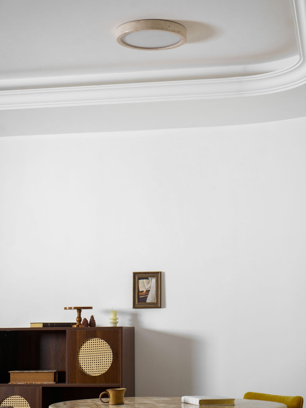 Lampa sufitowa Horizon z trawertynu — ściemnialna Triac, minimalistyczna rama