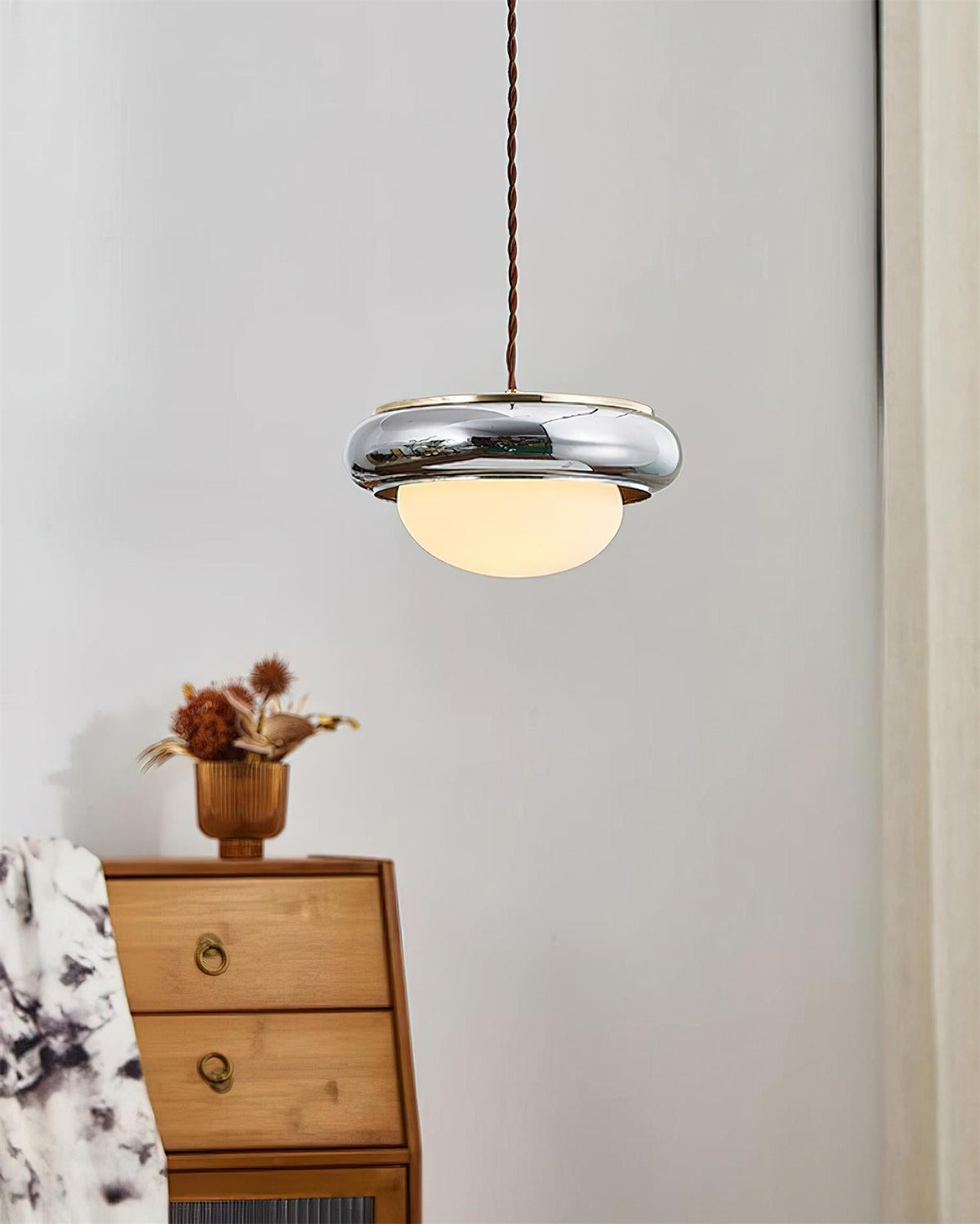 Lampada a sospensione da soffitto Quillon con anello in legno