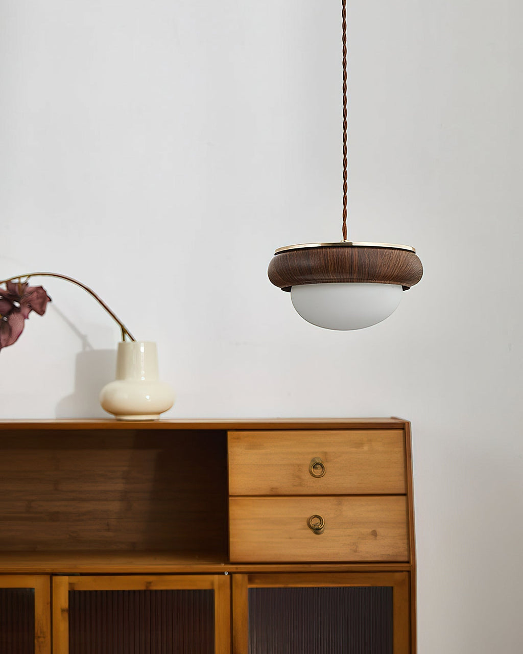 Lampada a sospensione da soffitto Quillon con anello in legno