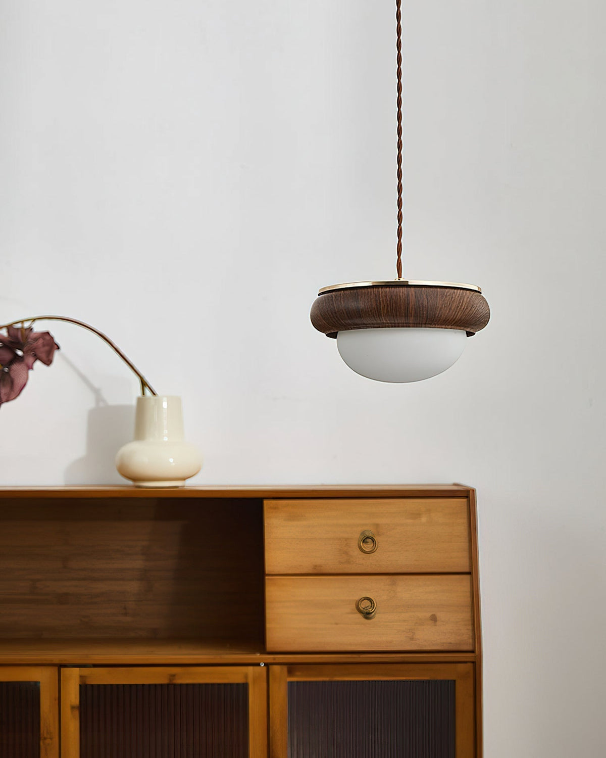 Lampada a sospensione da soffitto Quillon con anello in legno
