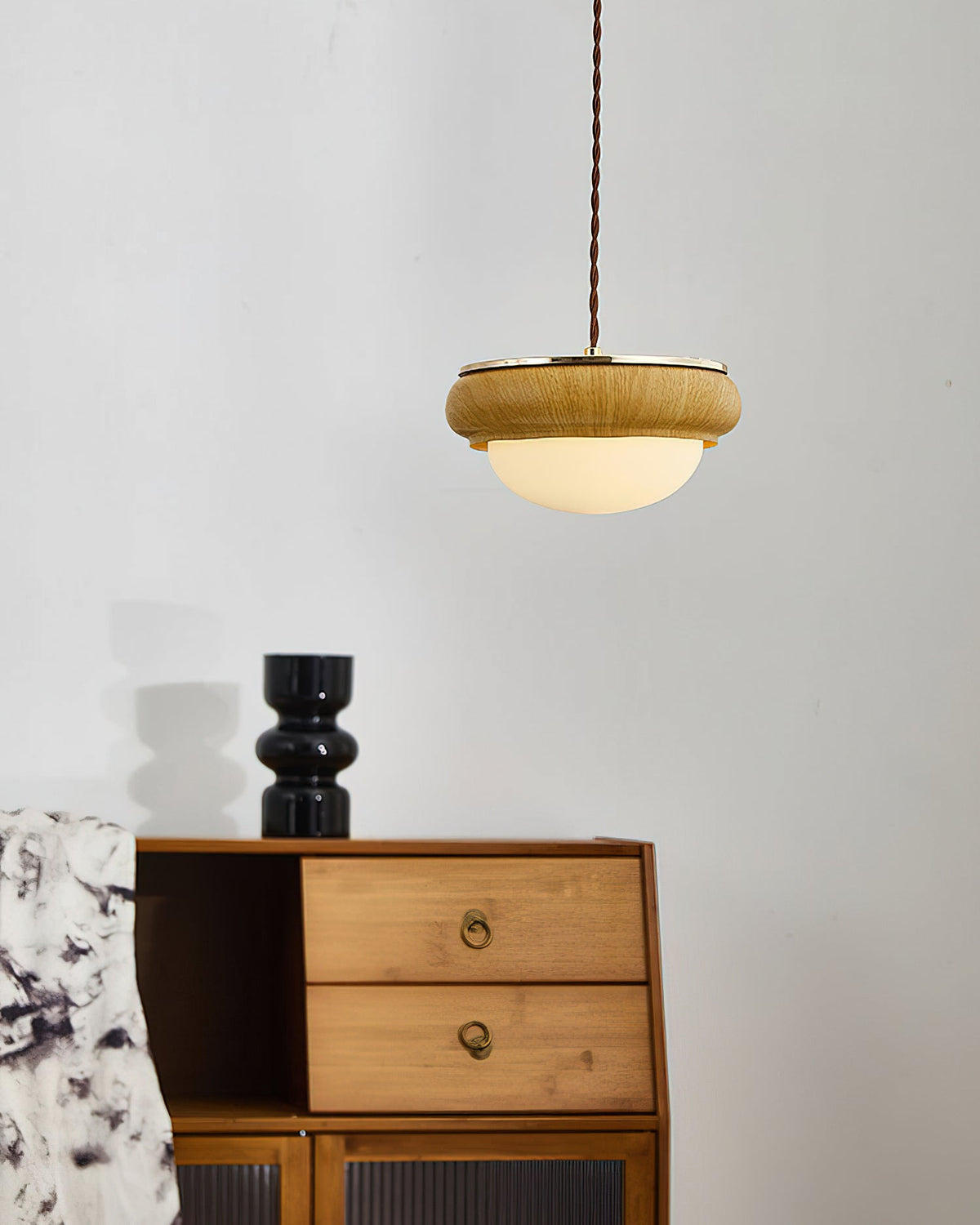 Lampada a sospensione da soffitto Quillon con anello in legno