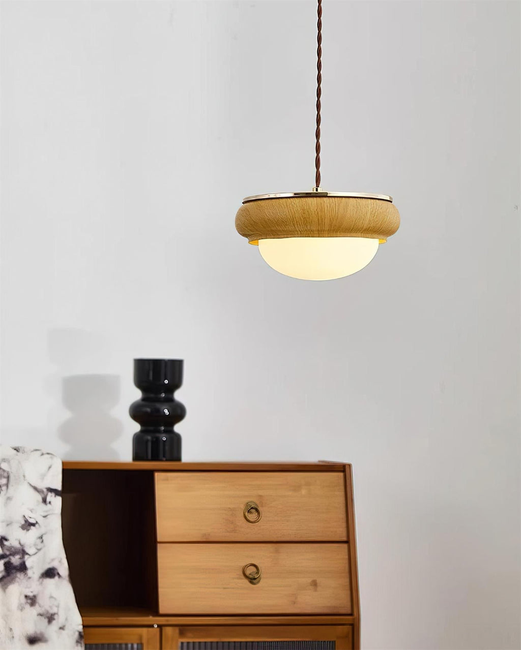 Lampada a sospensione da soffitto Quillon con anello in legno