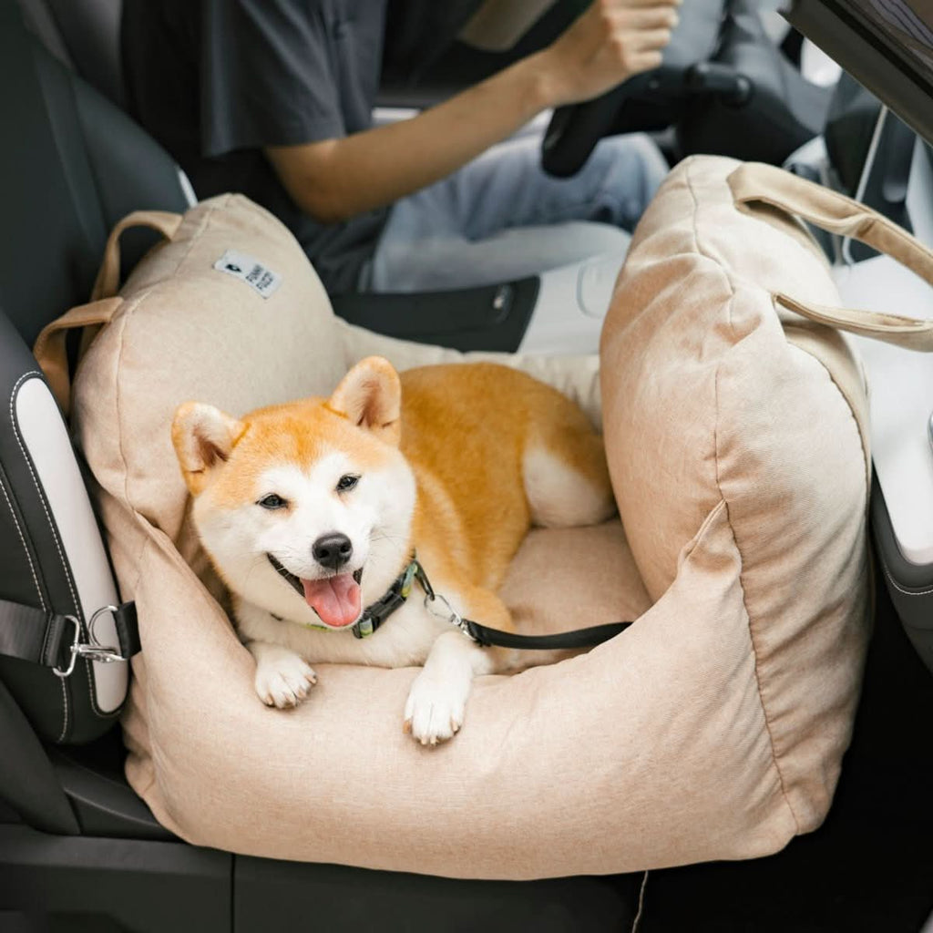 Κρεβάτι-κάθισμα αυτοκινήτου για σκύλους PawSafe με ρυθμιζόμενη ζώνη ασφαλείας και αντιολισθητική βάση για το αυτοκίνητο και το σπίτι
