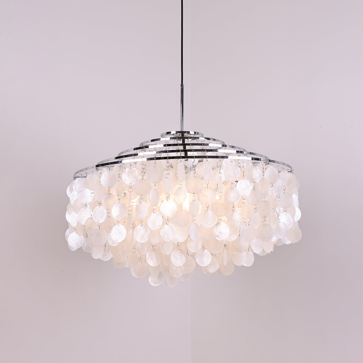 Kulatý lustr s více úrovněmi a skořepinami — design z průsvitných disků