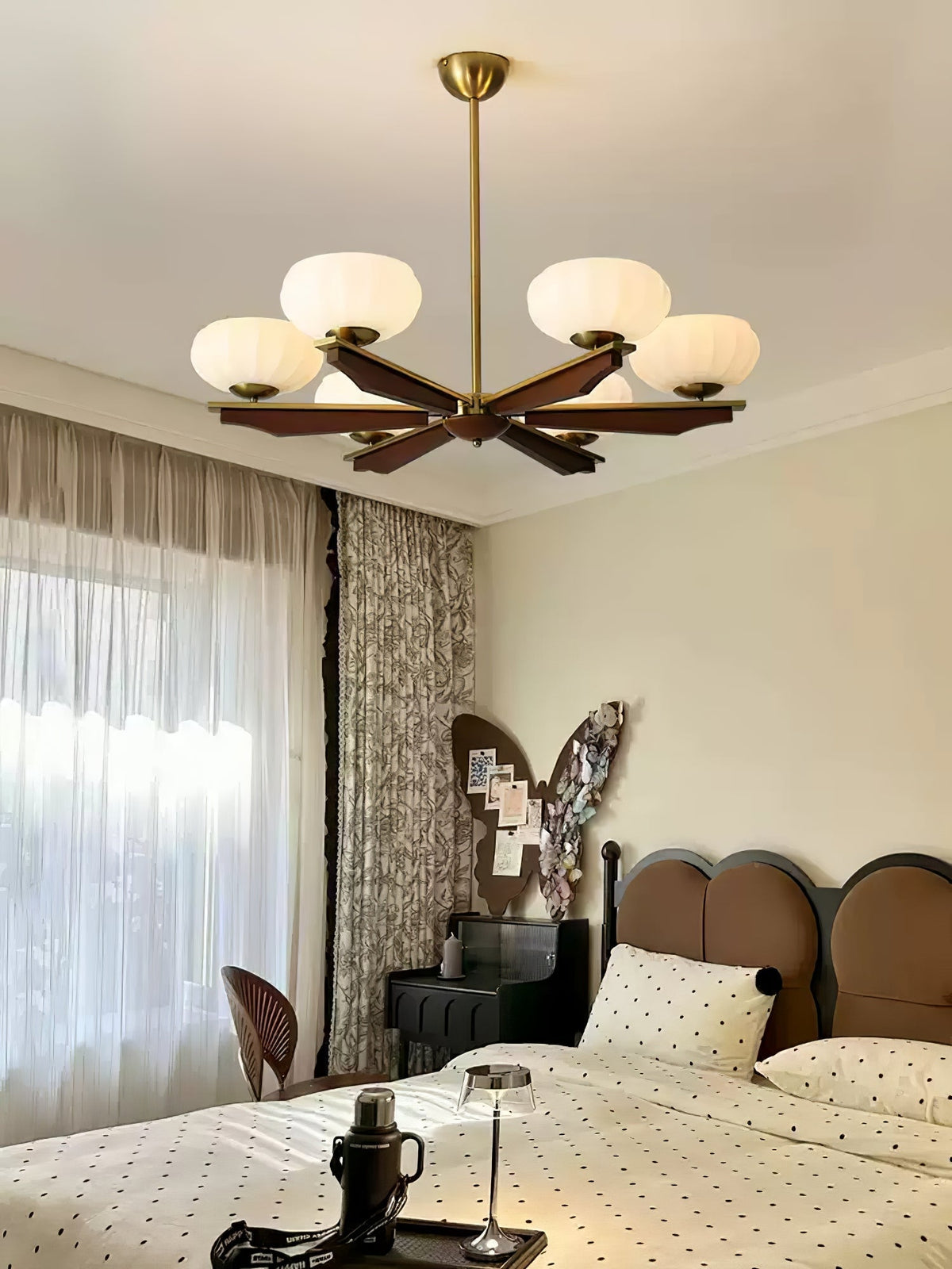 Uzoror Vintage Wood Chandelier — Traditional Elegant Design