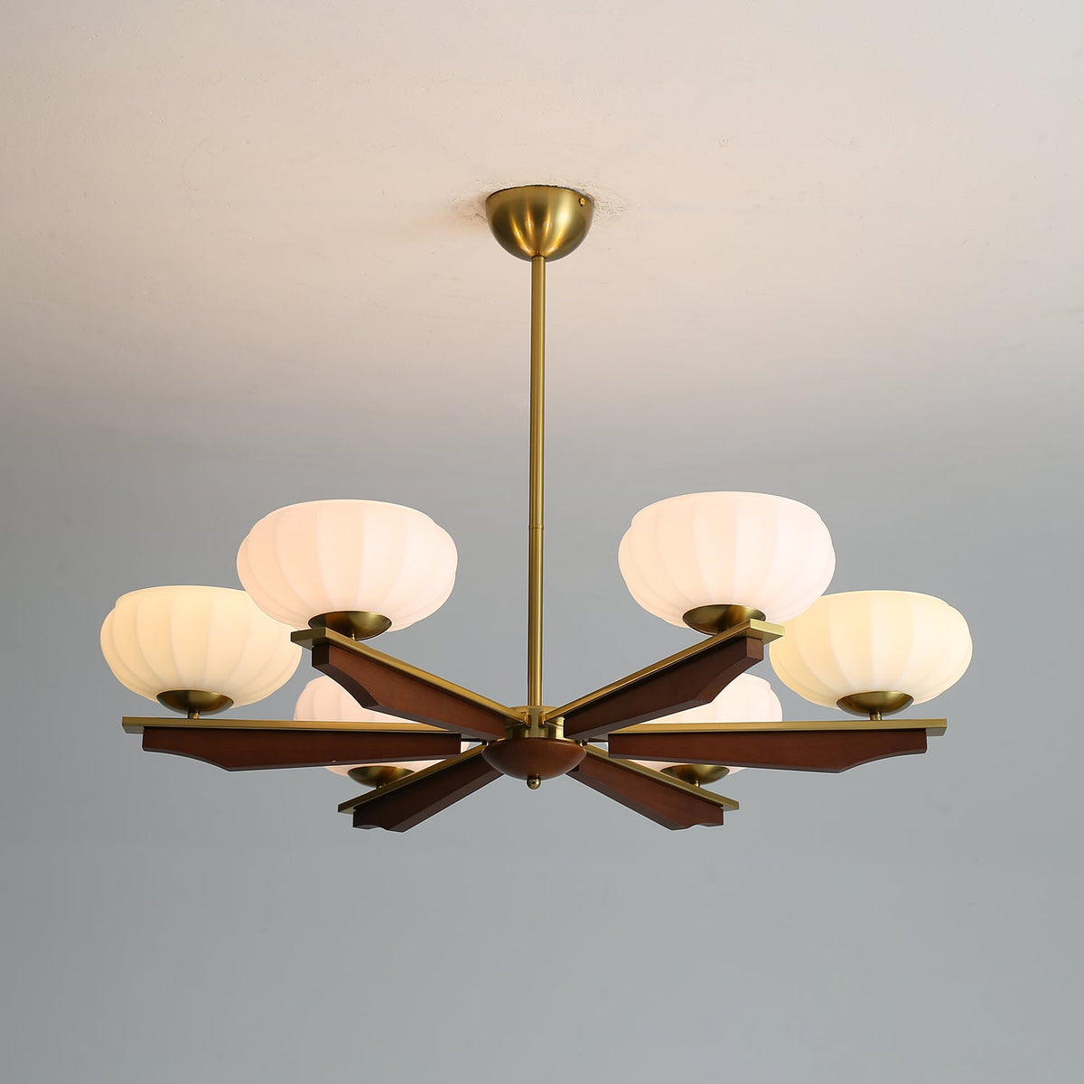 Uzoror Vintage Wood Chandelier — Traditional Elegant Design