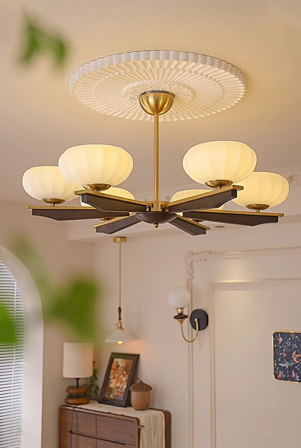 Uzoror Vintage Wood Chandelier — Traditional Elegant Design