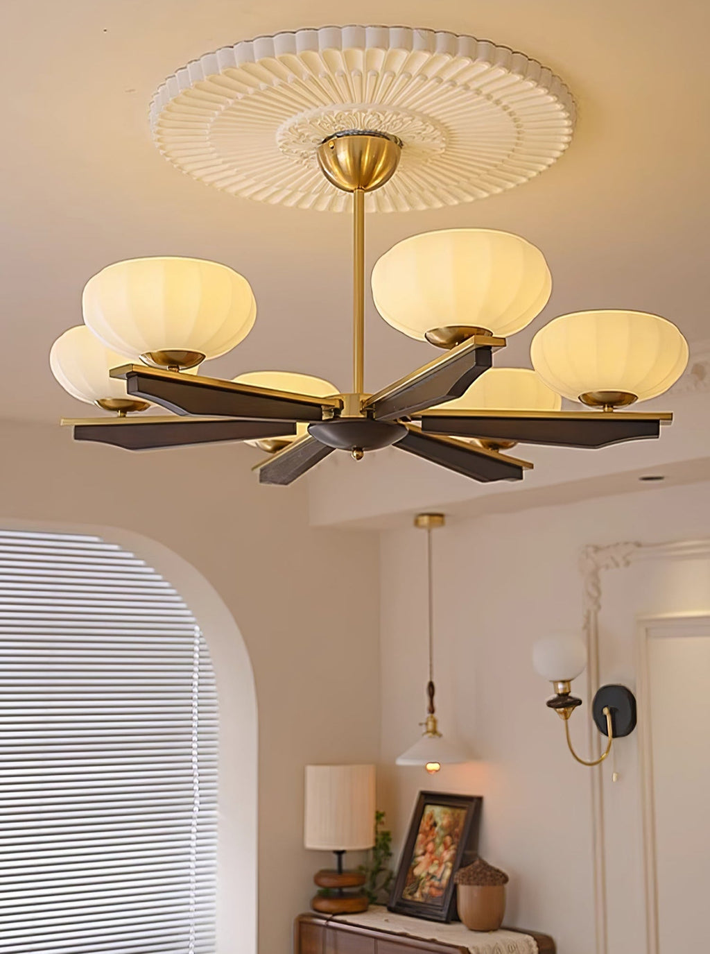 Uzoror Vintage Wood Chandelier — Traditional Elegant Design
