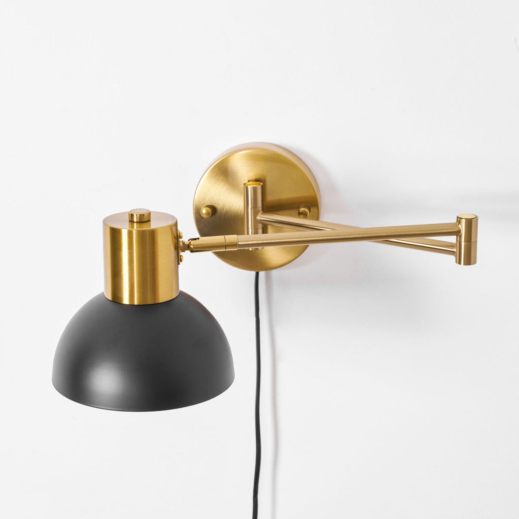 Nástěnná lampa do zásuvky — nastavitelné výkyvné rameno