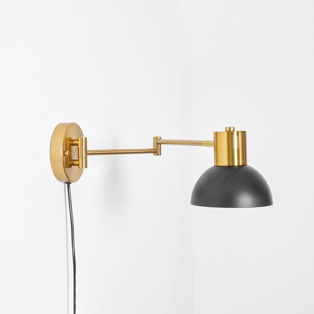 Nástěnná lampa do zásuvky — nastavitelné výkyvné rameno