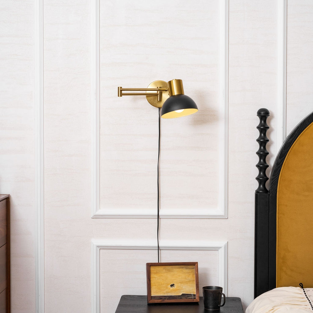 Nástěnná lampa do zásuvky — nastavitelné výkyvné rameno